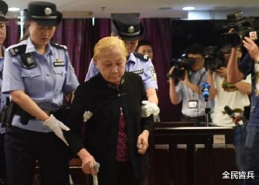 八旬老母毒杀46岁儿子,2017年主动自首时,哭诉:我真养不动了