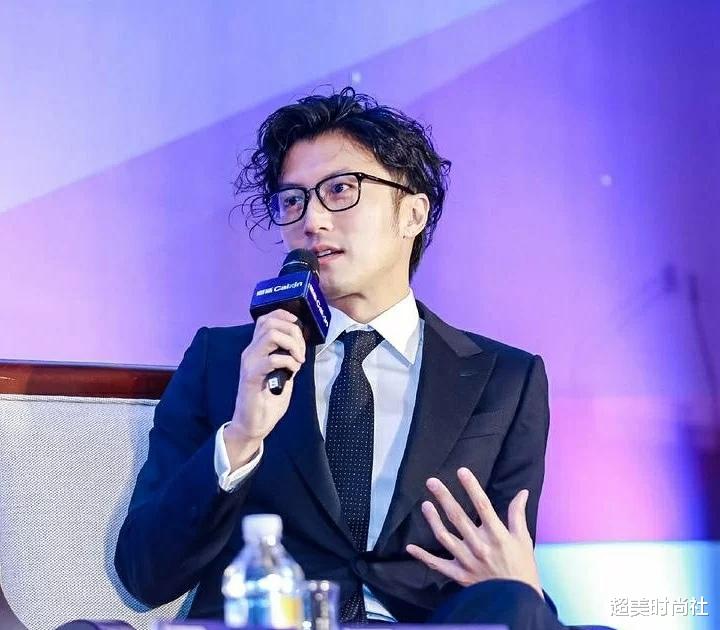 谢霆锋|谢霆锋熨斗烫头遭调侃，一改痞帅挑战喜剧？高颜值拿捏各种造型