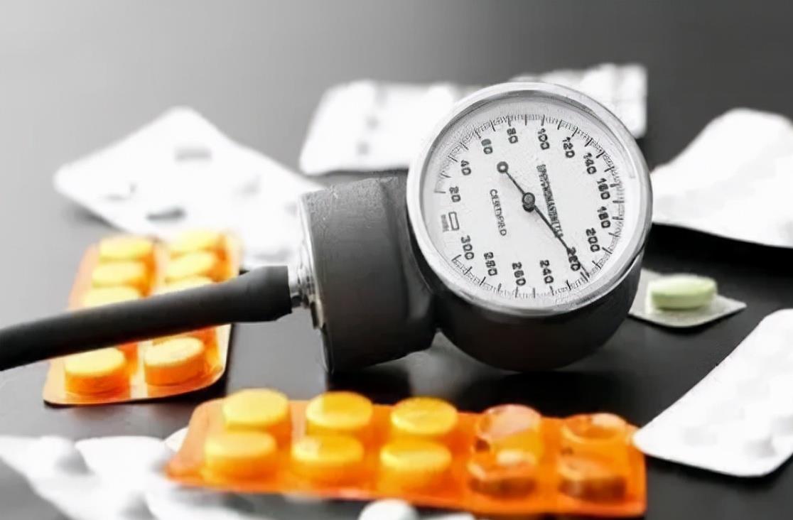 午美聊健康体态 长期服用高血压药物,如果出现这3个现象,可别不当回事