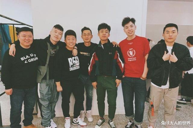 郭德纲|德云社团综录制，三位新成员开启直播模式，网友：郭德纲挺公平的