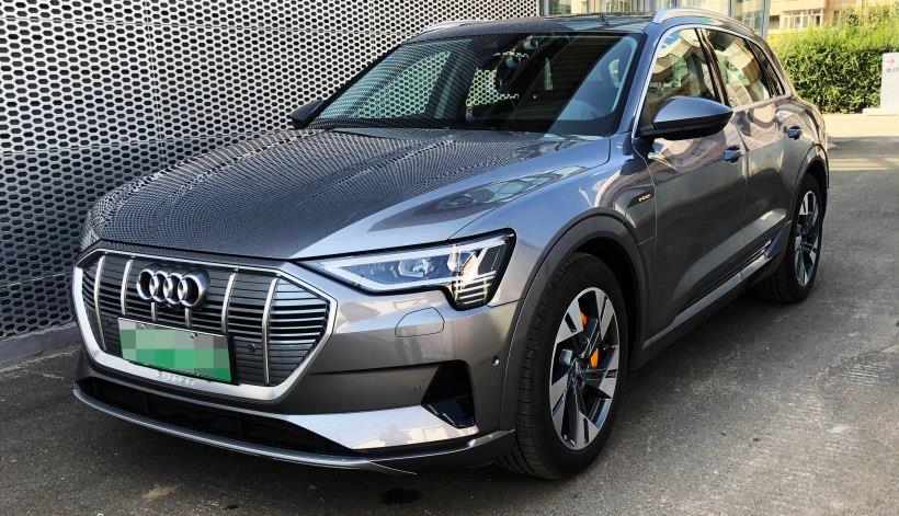 SUV|奥迪又出王炸，四驱+空悬+3大屏，重2.6吨比Q7霸气，只卖Q5价
