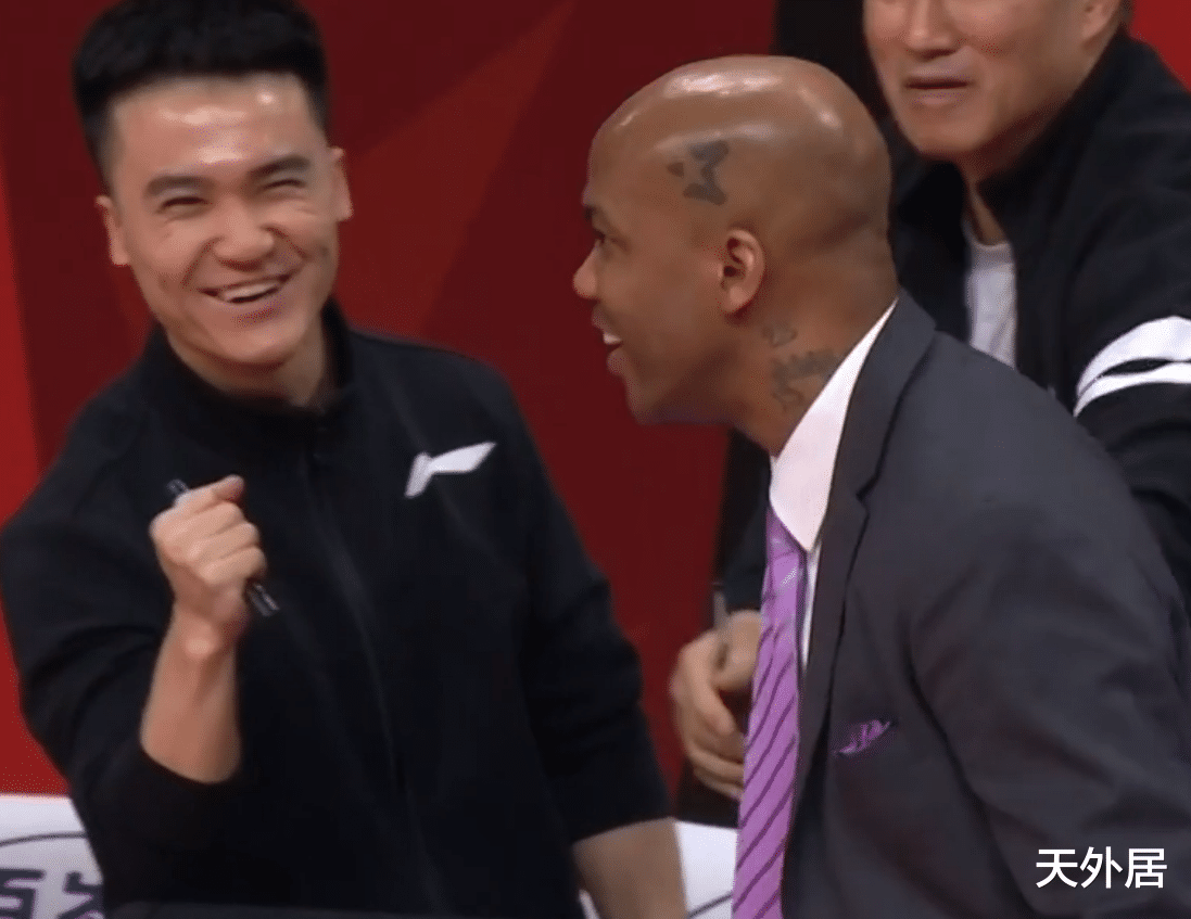 新疆男篮|CBA第四倒下吞第10败！阿的江暴怒砸战术板，马布里与全队狂喜