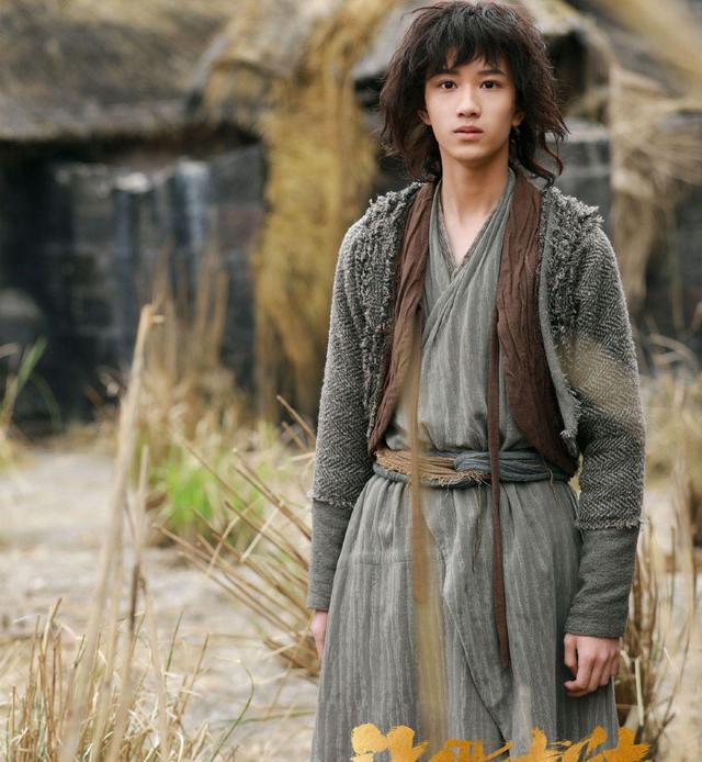 肖战|《斗罗大陆》收官发文肖战的不止一个,为什么肖战只回了敖子逸?