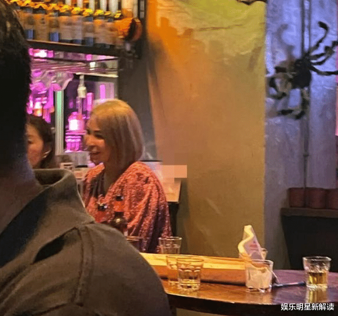 刘碧丽|洗米嫂批捕后，洗米嫂现身酒吧心情好，曝刘碧丽抵豪宅还债