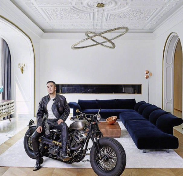 杨坤|走进杨坤住的豪宅，家里面积大得过分，没多少明星有这样的家