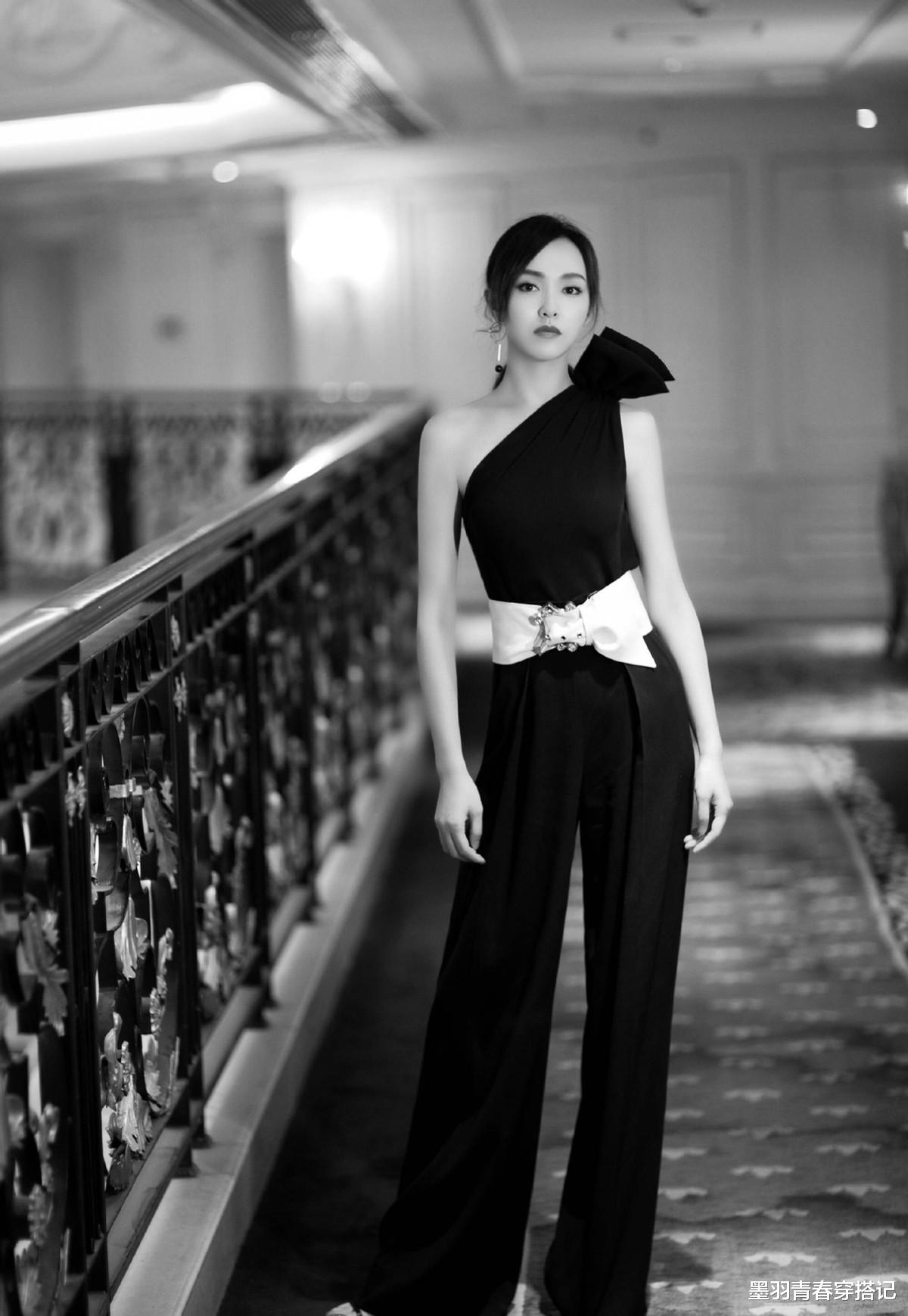 墨羽青春穿搭记|唐嫣穿“中国红”西装美出圈,八字刘海明艳大气,整个人都在发光