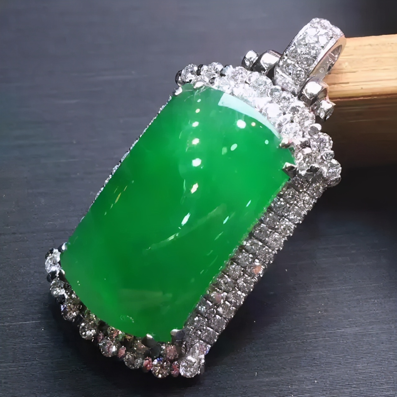 翡翠|?翡翠丨警惕！购买翡翠时，遇到这几种情况赶紧扭头就走