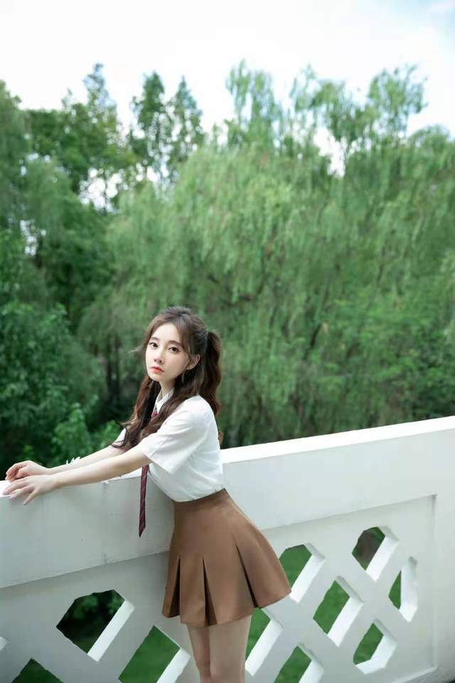 白敬亭|冯提莫定位歌手，付出的努力获得成功，越来越多人认可其音乐态度