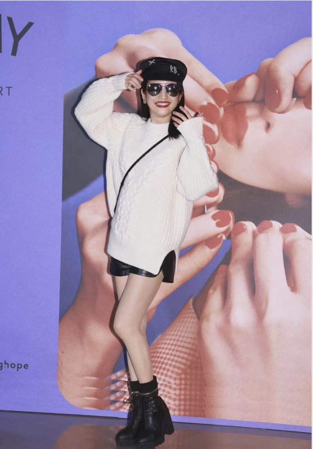 林依晨|林依晨产后状态满分，素颜上镜也靓丽，可惜土纯风穿搭网友不买账