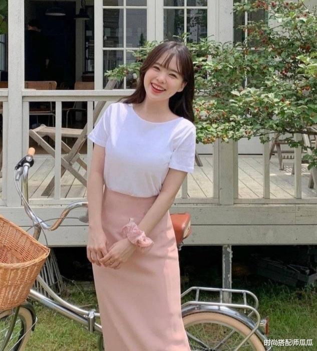 时尚搭配师瓜瓜|?你是什么身材，就穿什么裙子，梨形身材的女性很适合第一种！