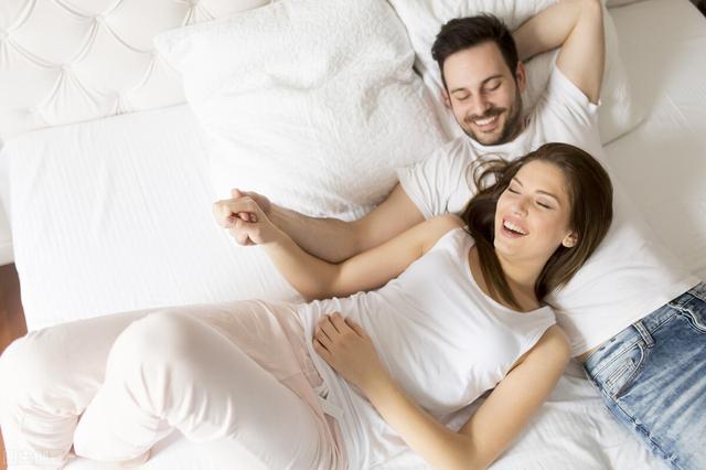 失眠|美好的性与爱让夫妻幸福美满！适度夫妻生活，女性能收获5大好处