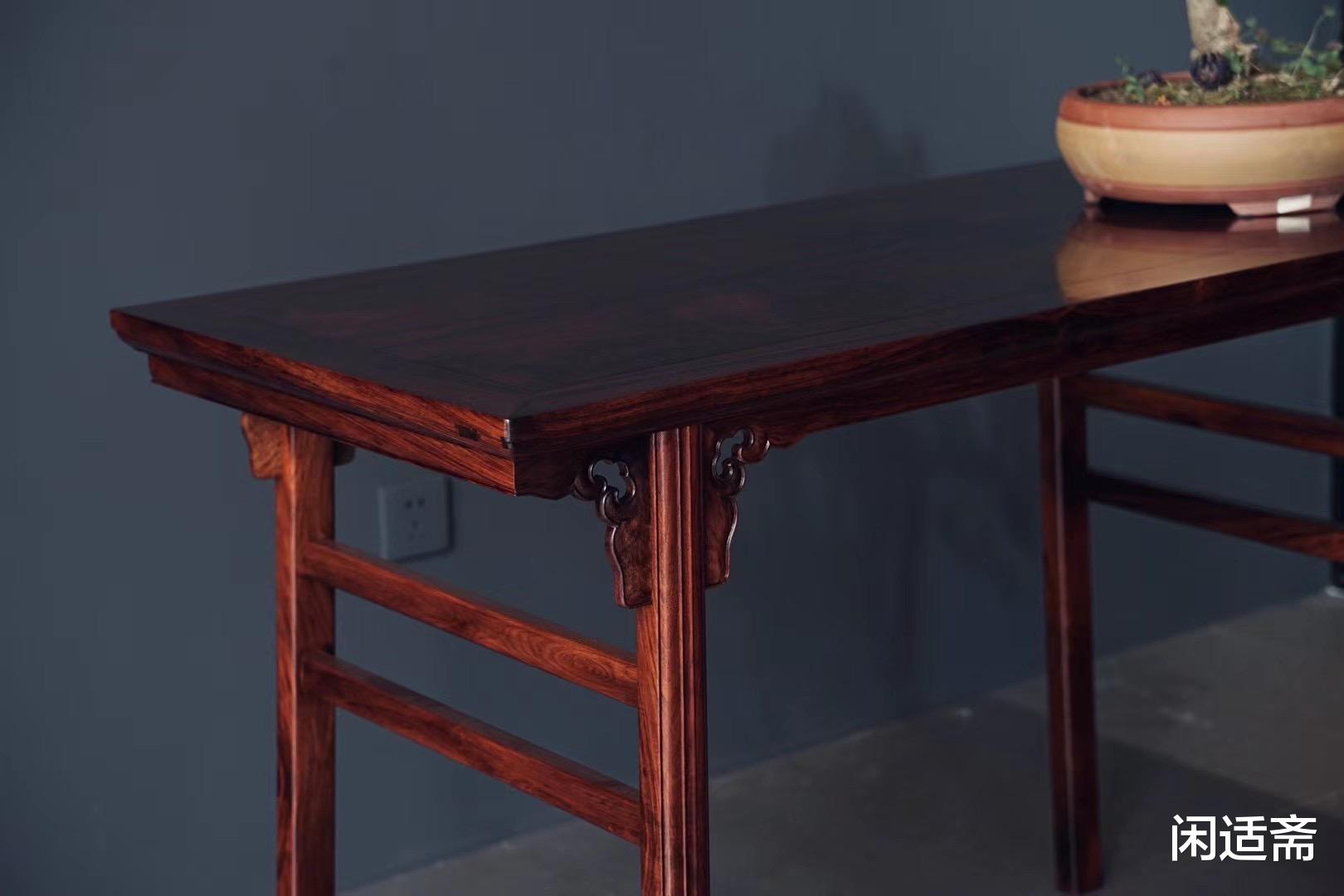 |精致隽永，海黄紫油梨鬼脸纹，夹头榫瓜棱腿平头案