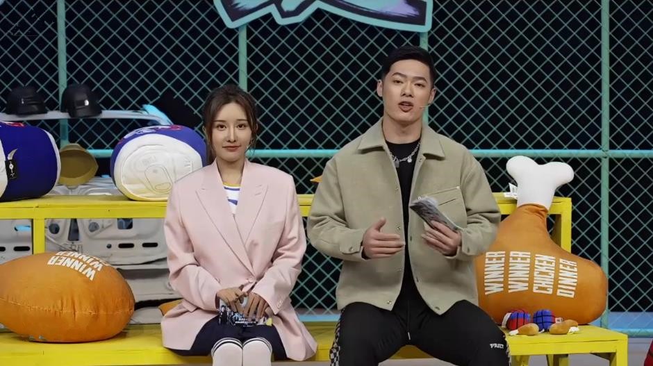 王力宏|天冷了，腐团儿身上衣服却越来越少？林七七穿黑丝倒立更令人心疼