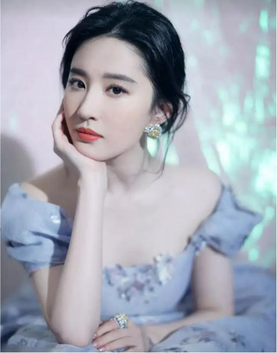 姐姐|神仙姐姐近照流出，连体衣大秀身材，网友直呼顶不住