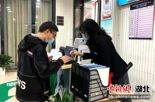小伙误入娄底一传销组织,武昌粮道街行政服务中心助其回家