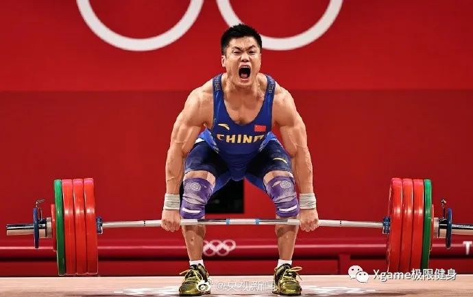 吕小军|37岁军神不老！举起5倍体重碾压对手，1周训练量超10吨，背肌能夹万物！