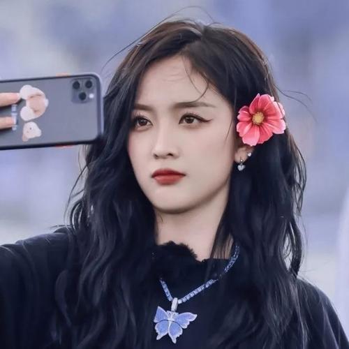 迪丽热巴|小八卦：肖战、赵丽颖、吴宣仪、热巴、张艺兴、郑爽、龚俊、余景天、杨超越、俞灏明