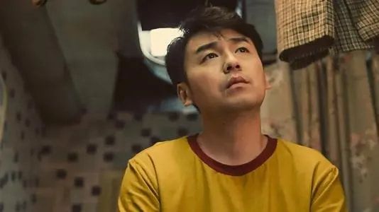 薛之谦|5位没“偶像包袱”的明星，邓超竟去路边贴膜，雷佳音是各种自黑