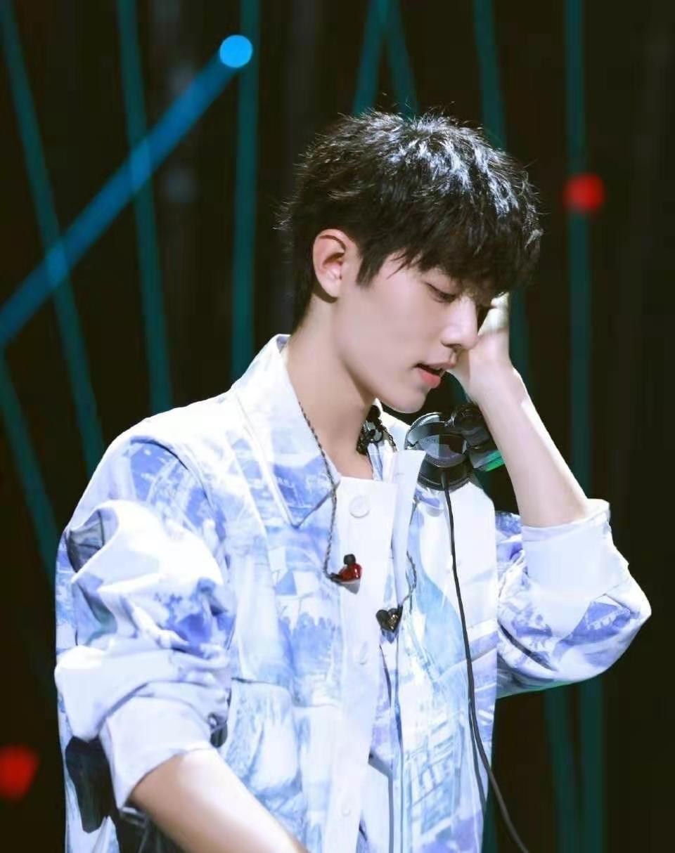 肖战|肖战《如梦之梦》首演！芒果携多档综艺祝贺，为《余生》破镜重圆