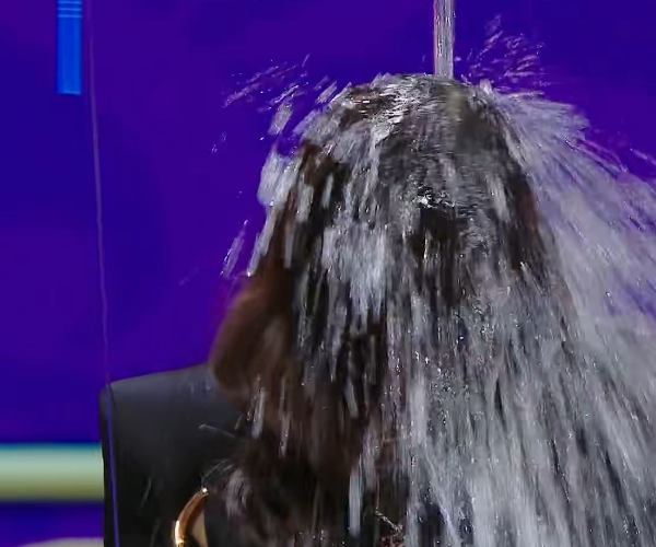 贾玲|baby生理期被冷水浇头，下台后谁注意贾玲递上的东西？女生都懂