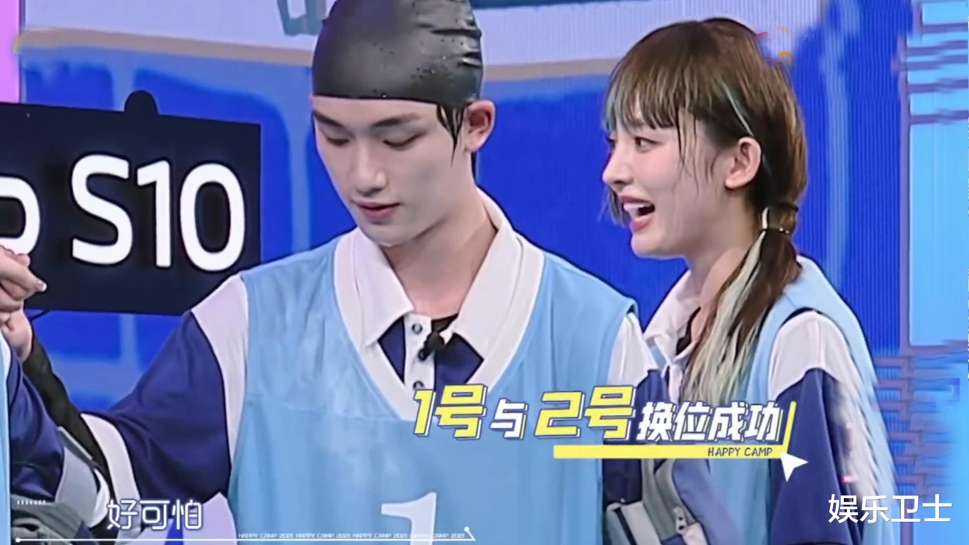 丁程鑫|丁程鑫与古力娜扎贴身游戏，不知所措后捏绅士兰花手，摸赵丽颖脸蛋更小心