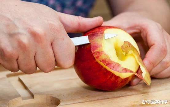 苹果|25岁女子，连续2年饭后吃苹果，患上胃癌，医生：无知害了她