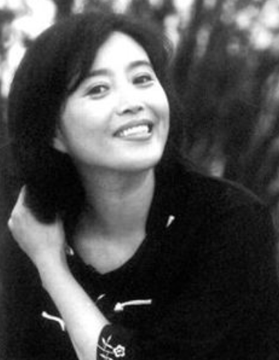 肖浩飞白|丁嘉丽：两婚两离，4次堕胎，遭孙红雷“抛弃”后皈依佛门