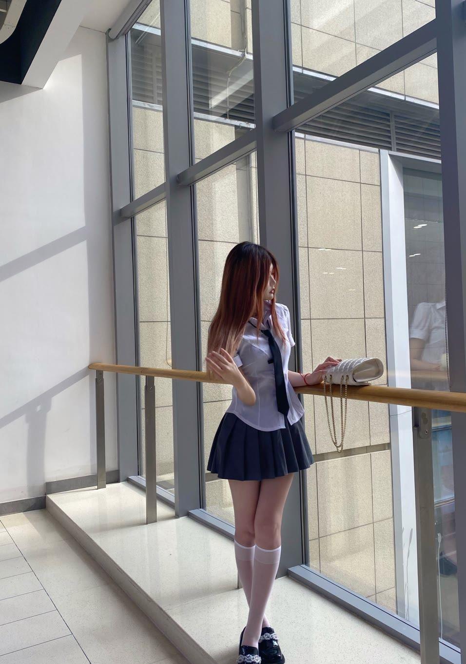 百里守刖|JK制服VS紧身连衣裙到底哪一个更有魅力?