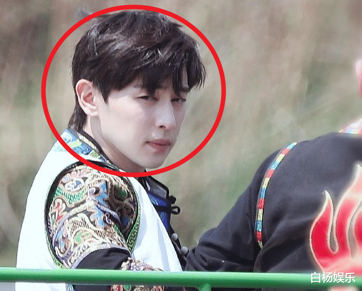 龚俊|龚俊录制《极挑7》生图曝光，真实颜值引争议，我却被邓伦吸引了