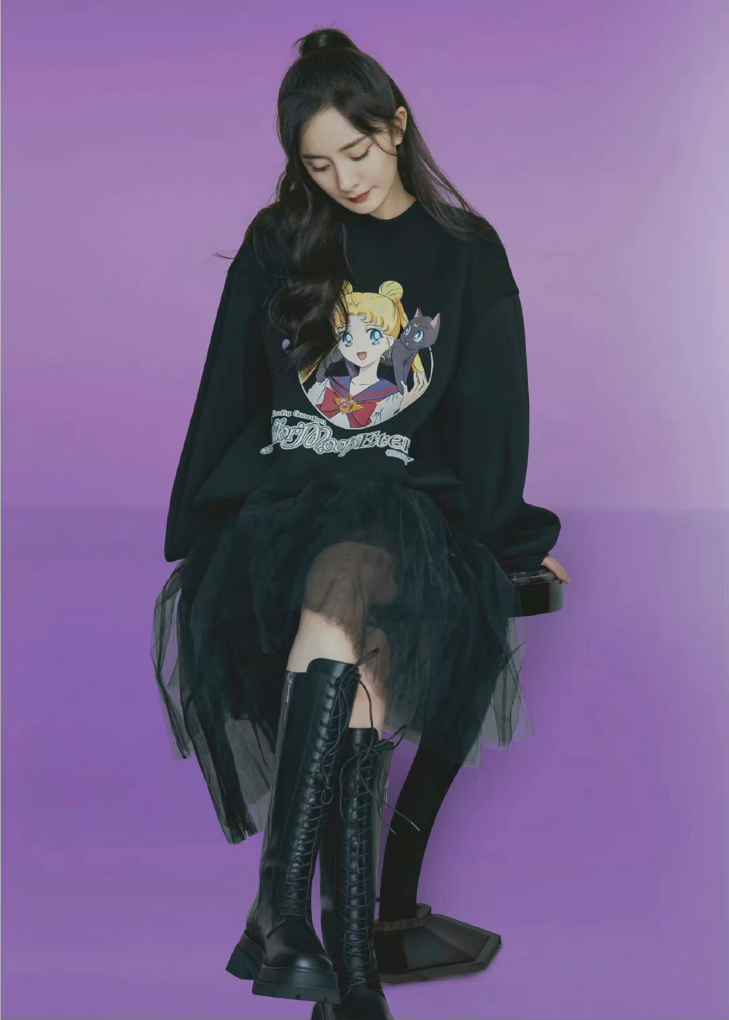 长发及腰热不热 女明星的私服分享，衣柜大公开？速来观看！