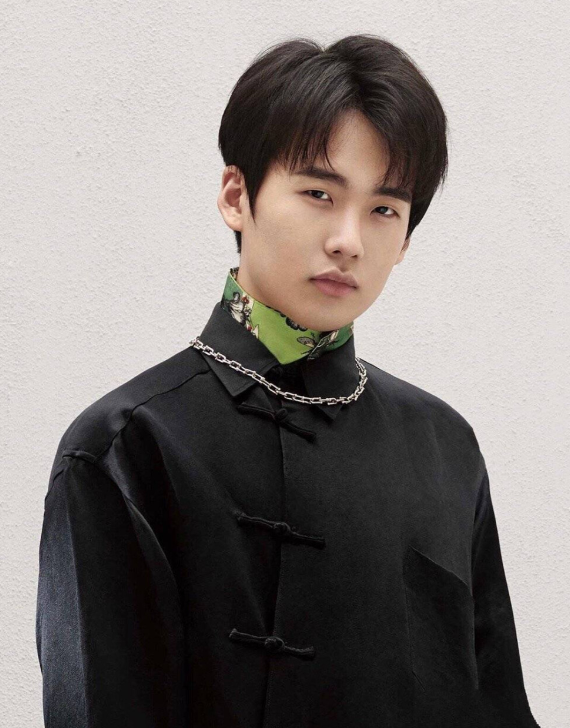 黄日莹|娱乐新看点—罗正黄日莹、杨幂陈伟霆、郭麒麟范丞丞最新动态