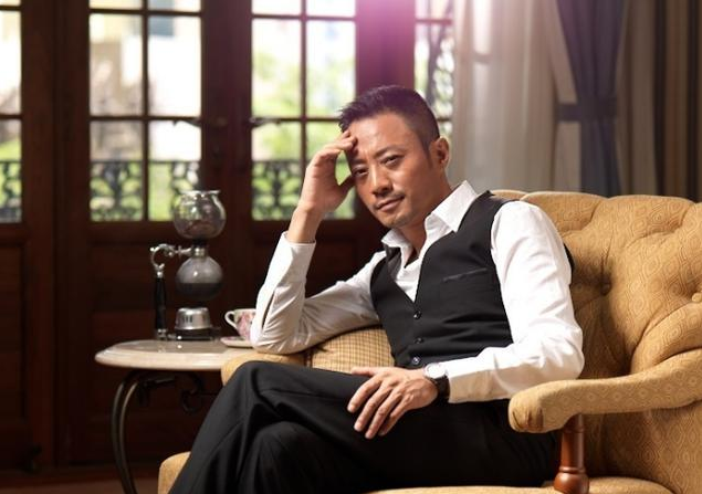 谢霆锋|8位“越老越帅”的男星,年轻时灰头土脸,人过中年却儒雅帅气