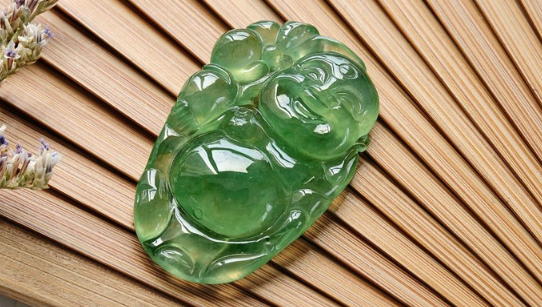 依沐翡翠 快来听听行家讲解，购买翡翠时遇到的一些大坑，新手赶紧避开