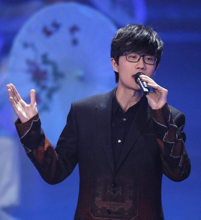 演唱会|他是国内唯一不混娱乐圈歌手，从不宣传演唱会，却每场都一抢而空