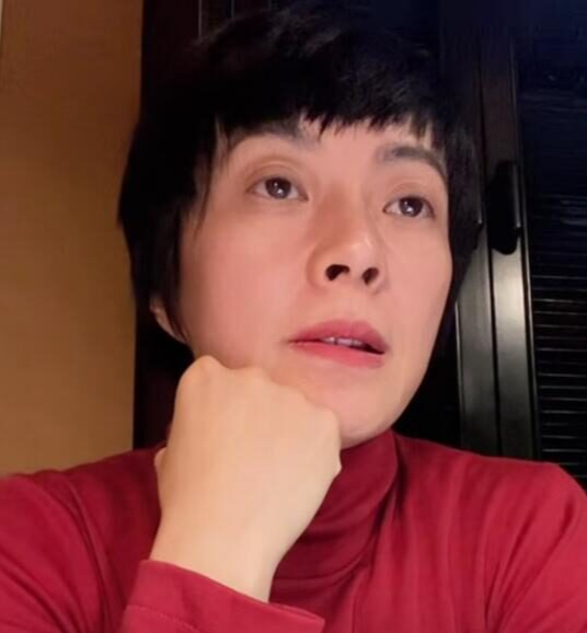 罗嘉良|罗嘉良47岁妻子近照曝光，息影四年，与昔日判若两人！