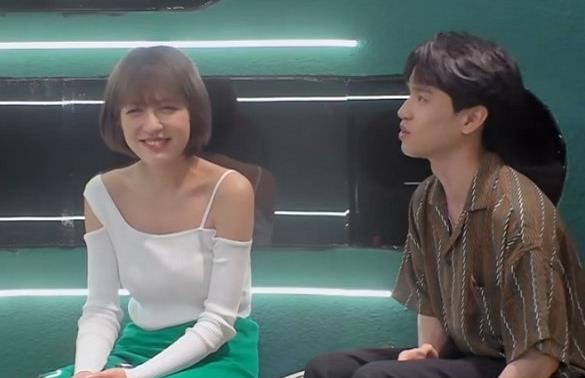 陈思铭|心动的信号：女三男二不负众望在一起，被路人偶遇戴情侣帽约会