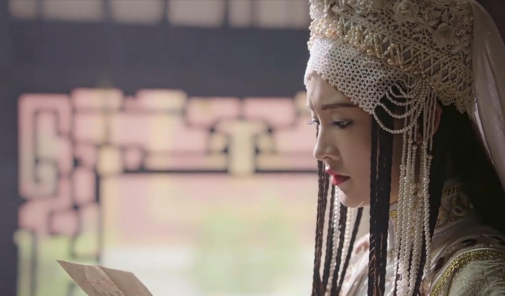 高秉烛|《如懿传》：中寒香见是最美貌的女子，惊艳出场，却让帝后离心？