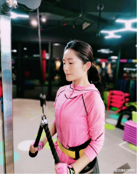 莫妮卡·贝鲁奇|有一种爱情叫做张杰、谢娜，出门挽手太恩爱，穿阴阳装很个性