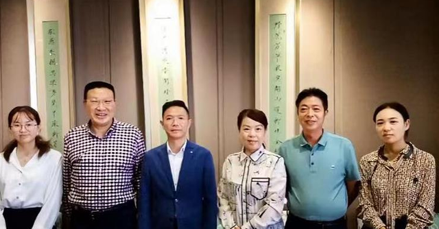 许敏|潘克直播被许粉霸屏，齐刷“许敏加油”，对二八事件细节闭口不谈