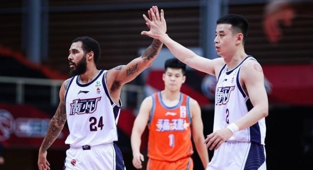 广州男篮|14分大逆转，广州末节翻盘，郭士强振臂高呼，季后赛还有悬念