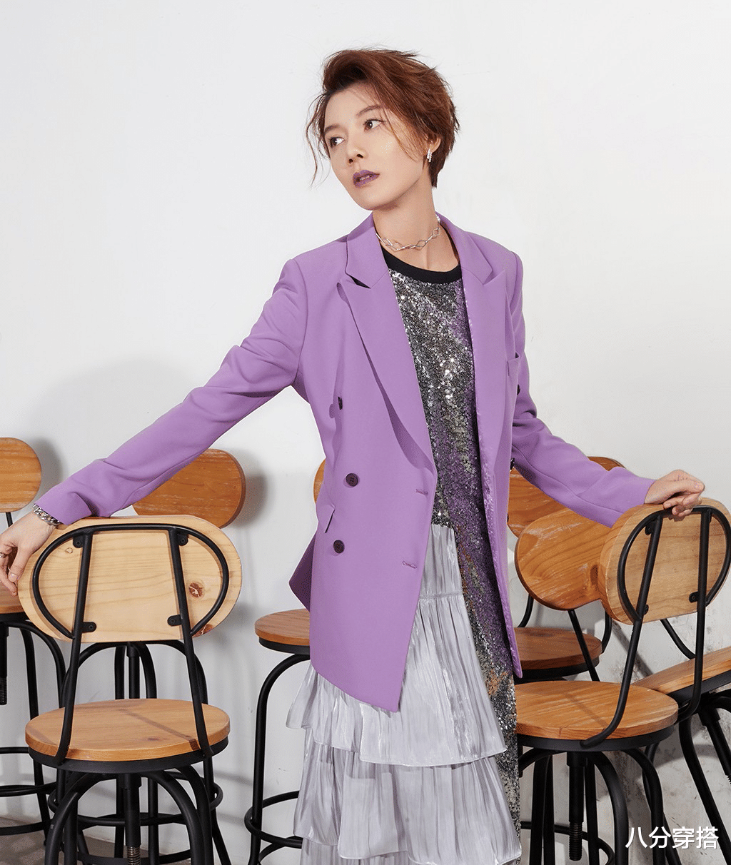 车晓|车晓的气质感真是“绝”了，红色抹胸连衣裙优雅温柔，美出新高度