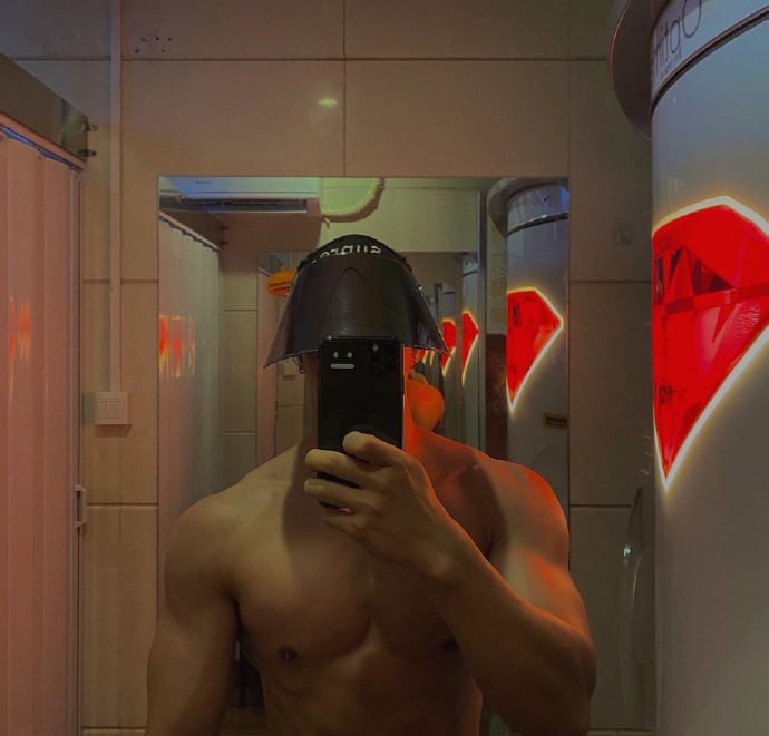 健身圈一哥|西安大男孩一身腱子肉，颜值赛过明星，好厉害的肌肉分离度！