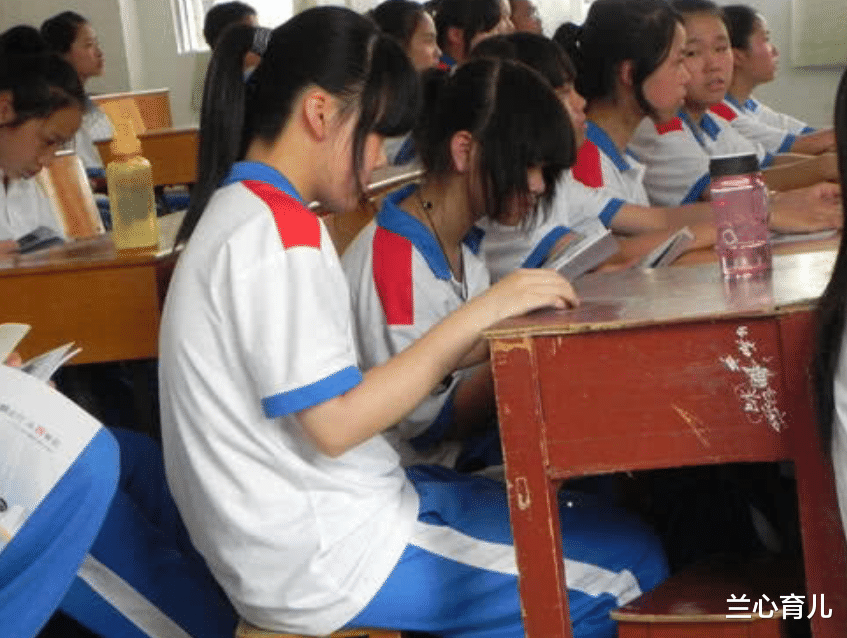 兰心育儿|百年后课本长啥样?学生脑洞大开,改写“潘嘎之交与马保国”