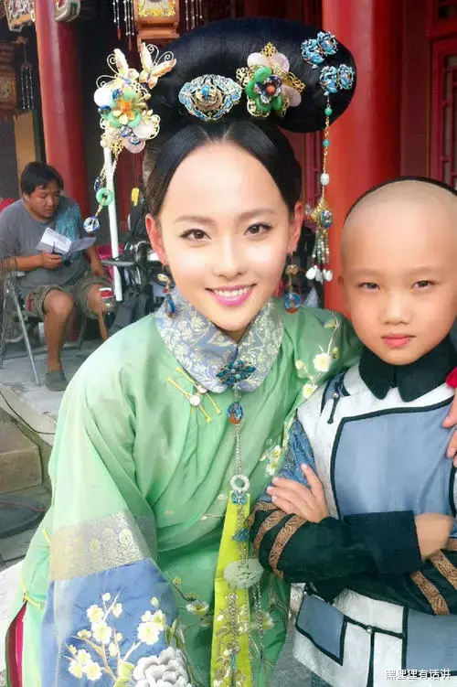 玉漱|宫锁珠帘：都是贵人，为何玉漱穿的像贵妃，谦贵人却那么寒酸