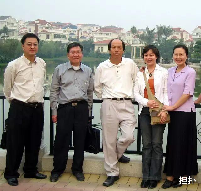 吴亚军|手握11万亩地皮，另外银行还有778亿现金，她才是中国地产女首富
