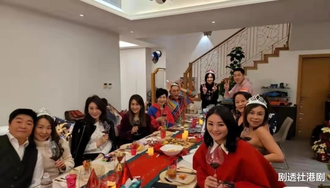 邵美琪|依旧明艳照人！前TVB知名女星淡妆出席阔太聚会，56岁至今单身一人