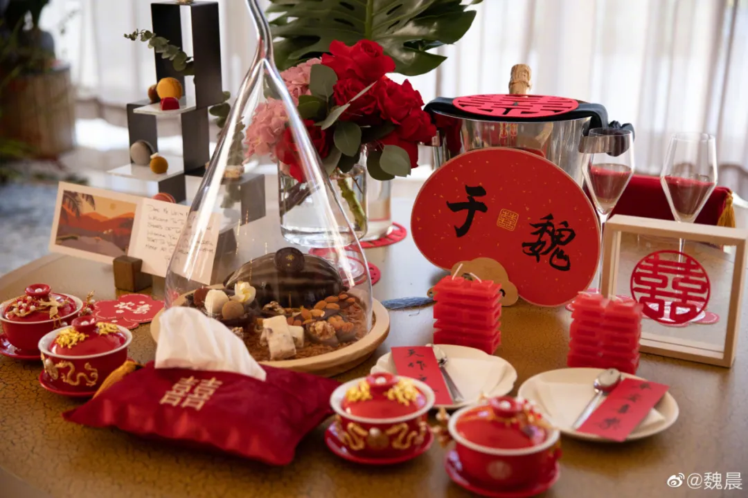 魏晨|秘密恋爱15年终于结婚，妻子身份曝光后，6亿网友恭喜：神仙爱情也太甜了吧！