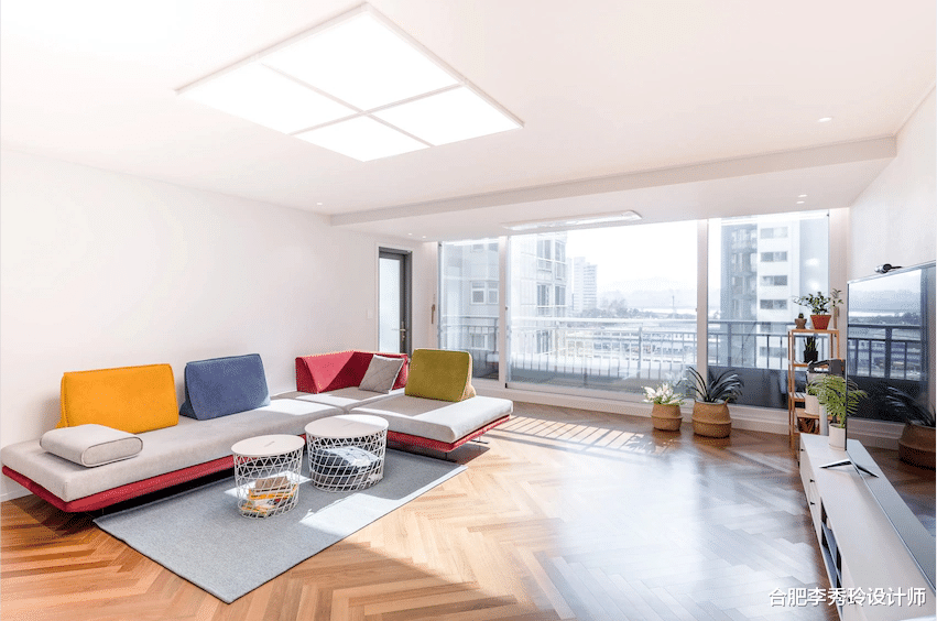 166㎡只有夫妻俩居住，没有花里胡哨的造型设计，干净得恰到好处