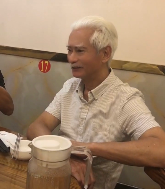高雄|浙江金华：74岁高雄吃排档，一头银发惹眼，“霍元甲”堪称经典