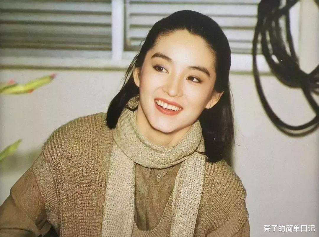 舜子的简单日记|67岁林青霞依旧美丽，直面衰老，优雅的老去才是最体面的人生